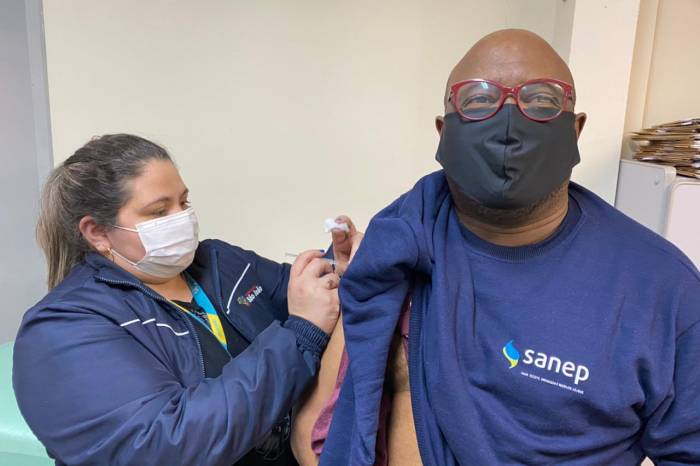 Sanep avança com imunização de servidores contra gripe e Covid-19
