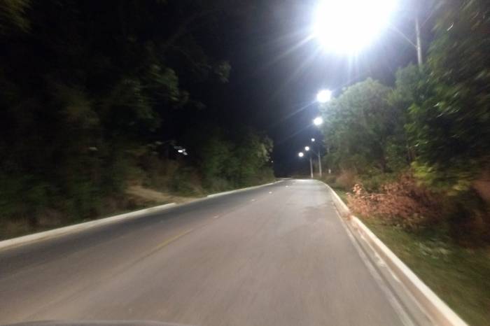 Trecho – entre a rua 2 e a BR-116 –, que não contava com o sistema, agora está todo iluminado com LED