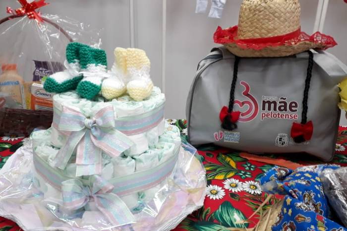 O kit é um presente para as futuras mamães que fizeram o pré-natal e acompanhamento na rede básica de saúde, atendendo aos requisitos básicos