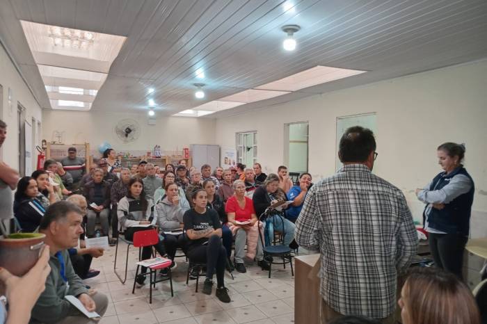 Vigilância Sanitária e equipe do escritório municipal da Emater foram à Colônia Z3 repassar orientações higiênico-sanitárias para venda de pescado na Feira do Pescador da Semana Santa