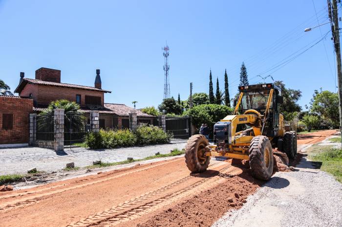 Rua Novo Hamburgo, no Balneário Santo Antônio, foi a primeira a receber os reparos