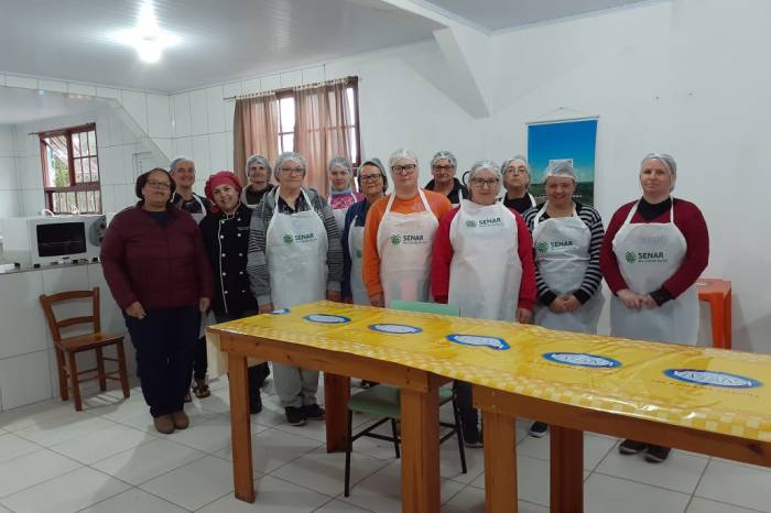 Doze agricultoras participam da formação oferecida pela parceria Prefeitura/Senar