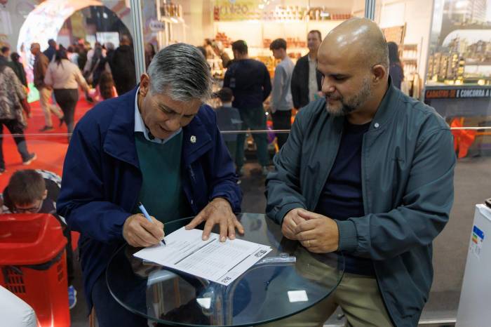Evento reúne 12 municípios da região sul do Estado para competição de futsal