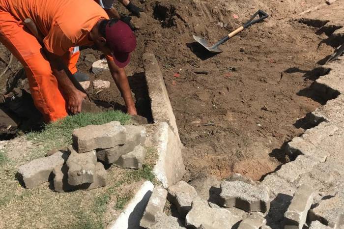 Secretaria de Obras e Pavimentação usou 544 bloquetes nos dois consertos