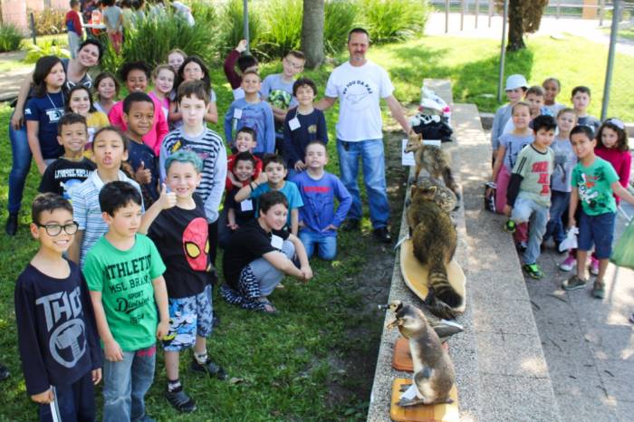 Setenta alunos recebem informações sobre educação ambiental