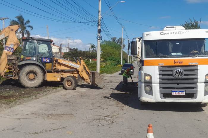Apenas na avenida João Gomes Nogueira, Areal Fundos, foram retiradas mais de cem toneladas de descarte irregular