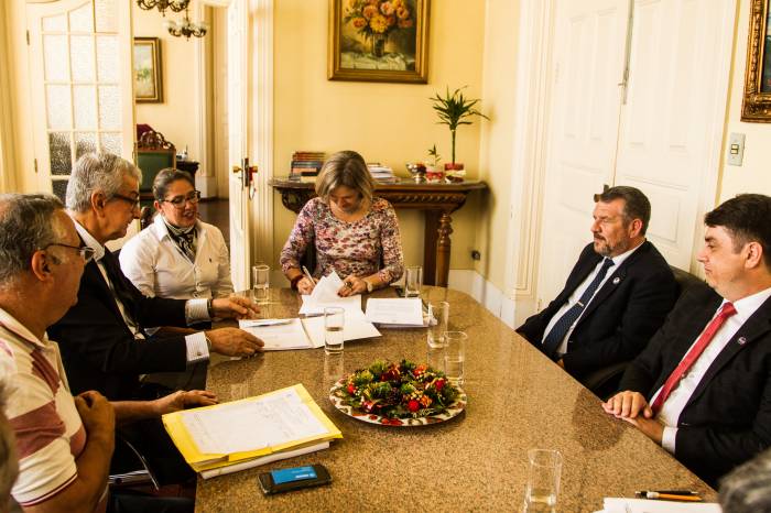 Contrato foi oficializado nesta segunda-feira (2). IB Saúde assume gestão e operação da unidade no dia 20 de dezembro