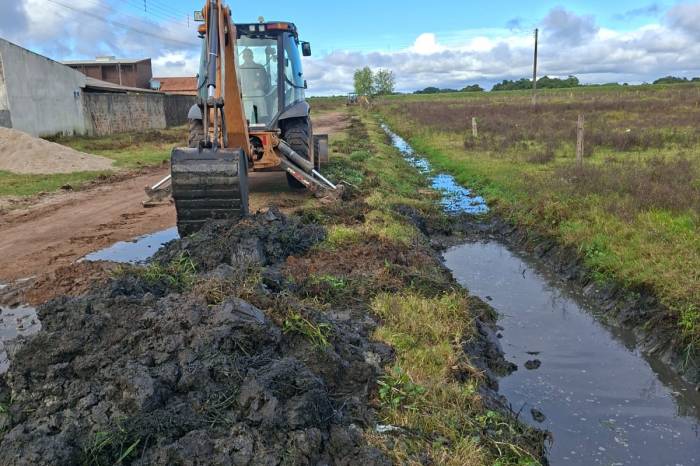 Equipes coordenadas pela Secretaria de Serviços Urbanos e Infraestrutura (Ssui) concentram esforços no Valverde fundos, área mais periférica do bairro