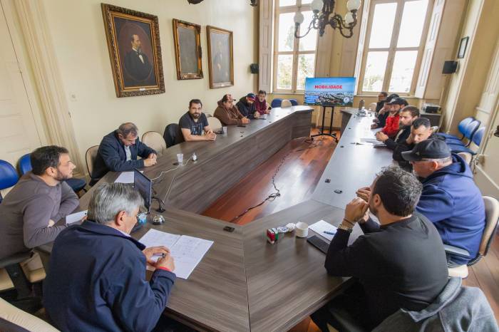 Prefeito ouviu reivindicações de condutores de aplicativo e apresentou projetos do PAC Mobilidade que contemplam melhorias na infraestrutura urbana