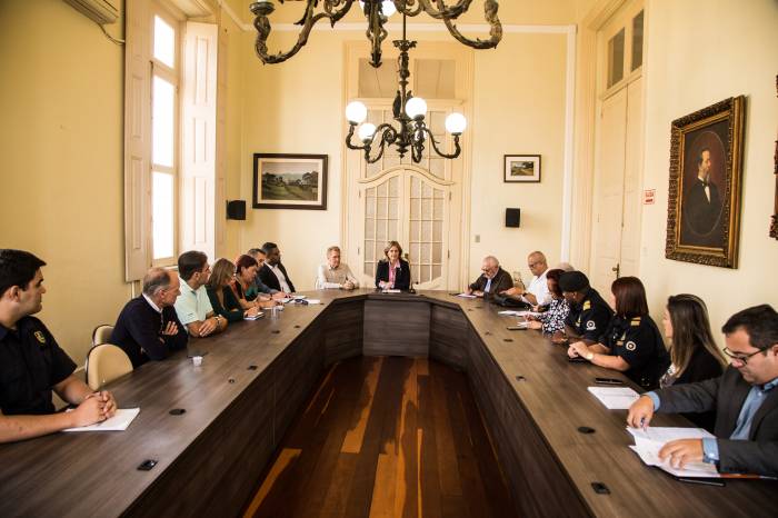 Sindicato dos Municipários entregou documento de 70 páginas para análise do Executivo