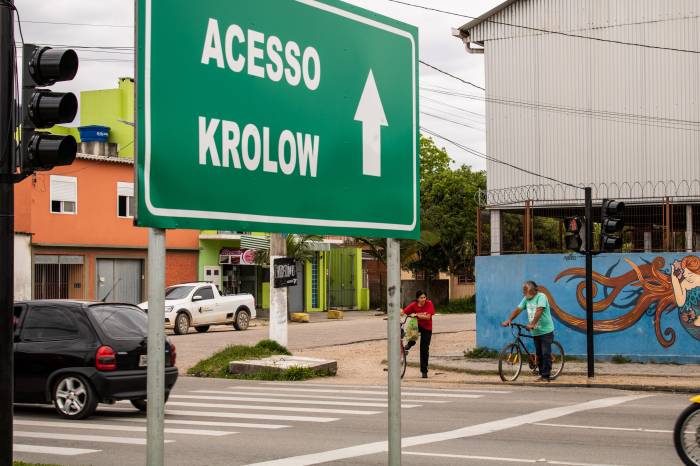 Semáforos foram instalados no entroncamento da República do Líbano com as avenidas São Francisco de Paula, Salgado Filho e Ildefonso Simões Lopes. Acesso à Salgado Filho foi modificado