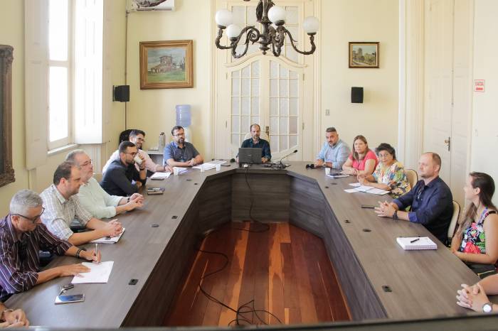 Projetos transversais de segurança do Município e do Estado, respectivamente, alinham estratégias para capacitar jovens ao mercado de trabalho e abrir novas oportunidades de emprego