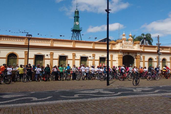 Ciclistas e patinadores percorreram as ciclovias e ciclofaixas da cidade