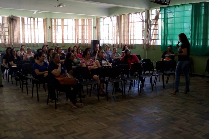 Palestra foi dirigida a 60 professores que lecionam na rede municipal de ensino