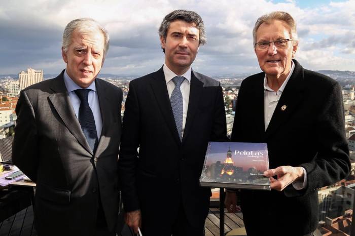 Parceria foi confirmada por Idemar, de férias em Portugal