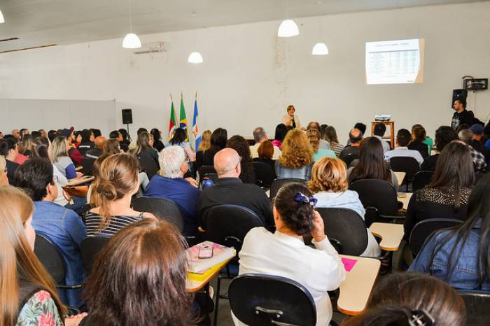 230 servidores apresentaram sugestões para contenção de despesas e foram atualizados da crise da saúde no estado, agravada pelos atrasos de repasses do governo estadual