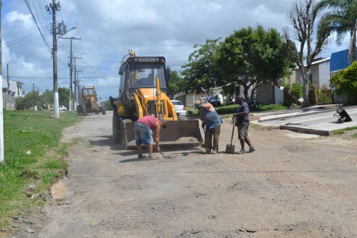 Primeiro dia útil de 2020 conta com 37 toneladas de asfalto para obras em diversos locais
