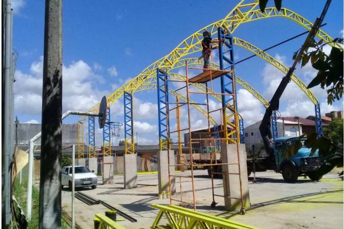 Já as obras de cobertura da quadra pequena da Emef Brum de Azeredo atingem 60%