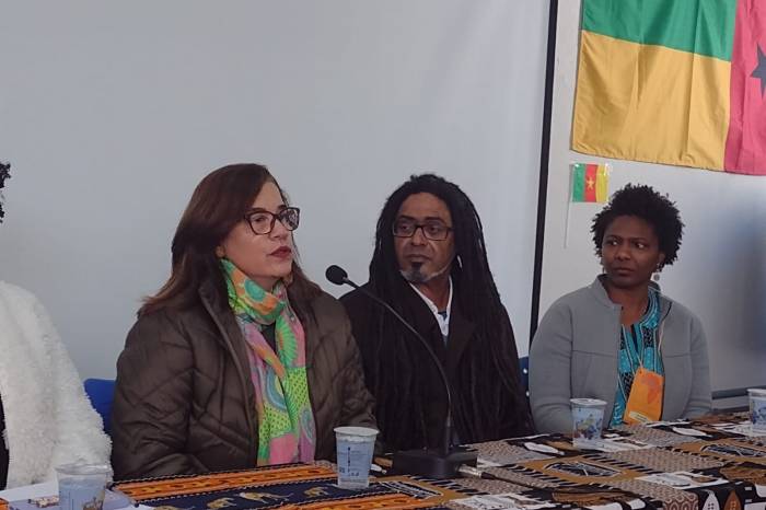 Evento organizado por acadêmicos africanos oferece palestras, mesas redondas, exposições, jogos infantis e interações com o público