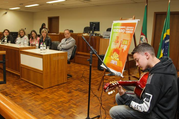 Parceria entre Prefeitura e judiciário incentiva pessoas e empresas a realizarem desejos dos menores sob tutela do Estado