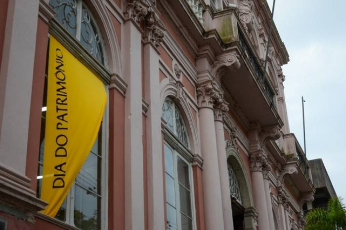 Selecionados terão as funções de, junto aos prédios e locais de atividades, auxiliar o público e mediar visitas às edificações