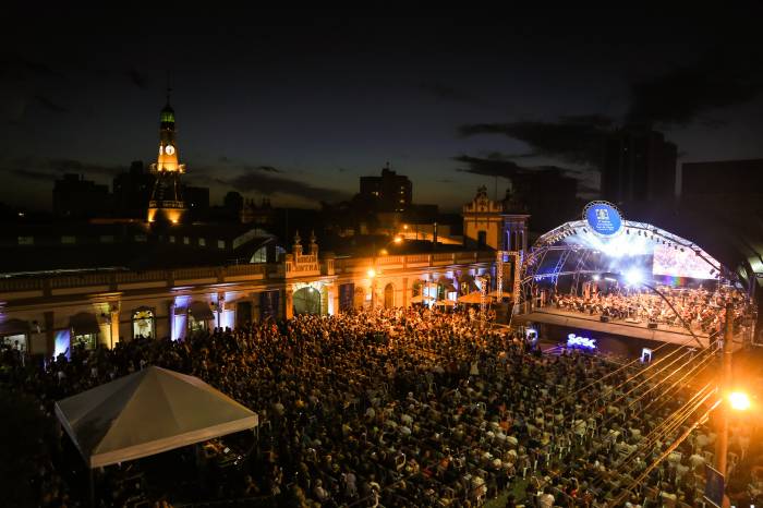 A Orquestra Acadêmica do Festival levou o público ao delírio com apresentação de “Músicas de Cinema”, sob regência do maestro Evandro Matté