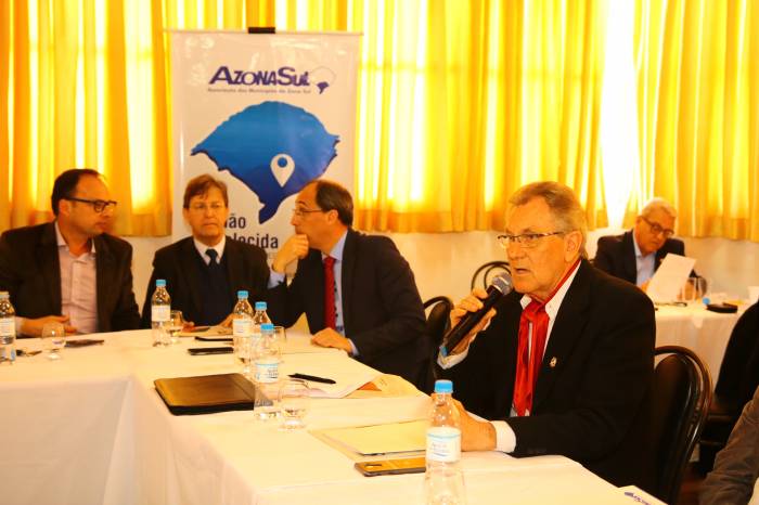 Vice-prefeito Idemar Barz acompanhou o evento, também marcado pela assinatura de convênio entre a Azonasul e a UFPel, prevendo ações nos municípios da região