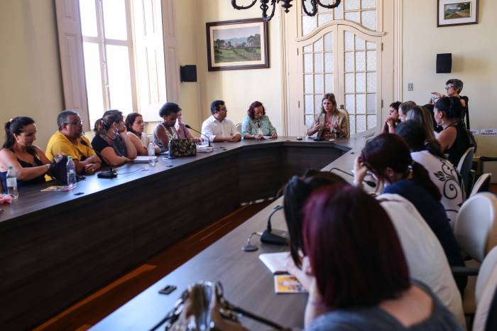 Reunião abordou a transferência temporária de idosas para centro de atendimento a vítimas em situação de risco