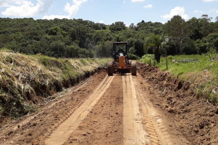 Homens e máquinas cumprem cronograma no 3º e 7º distritos – Cerrito Alegre e Quilombo –, no mês de fevereiro