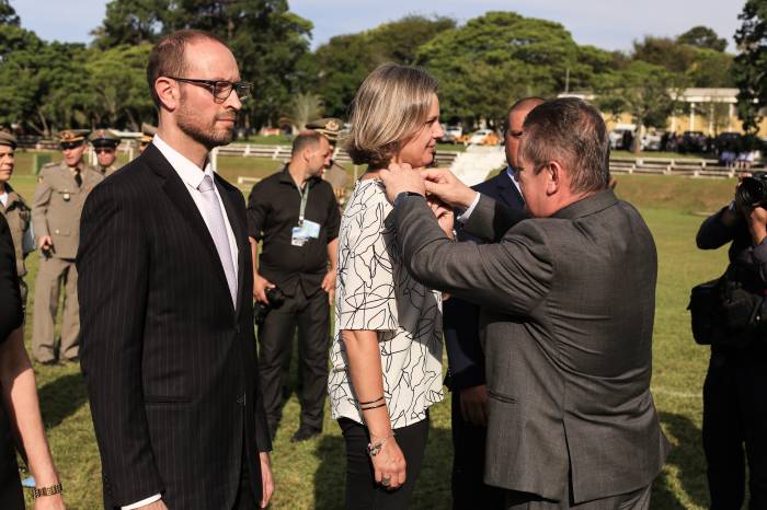 Evento realizado na Capital também marcou os 182 anos da BM. Paula recebeu a  Medalha Serviços Distintos