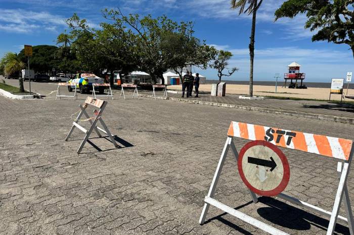 Trânsito na orla do Laranjal sofre alterações para o Réveillon