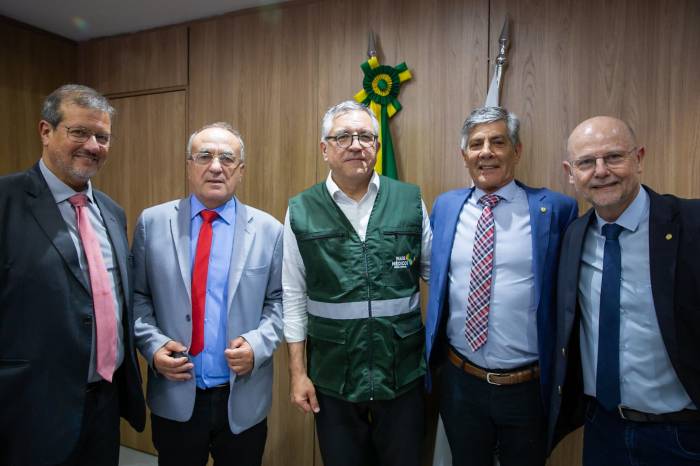 Prefeito esteve reunido com ministro Padilha e deputados