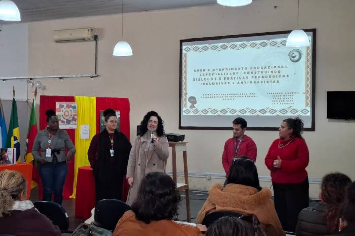 O evento tem como objetivo promover formações e debates sobre temas importantes para os docentes em exercício