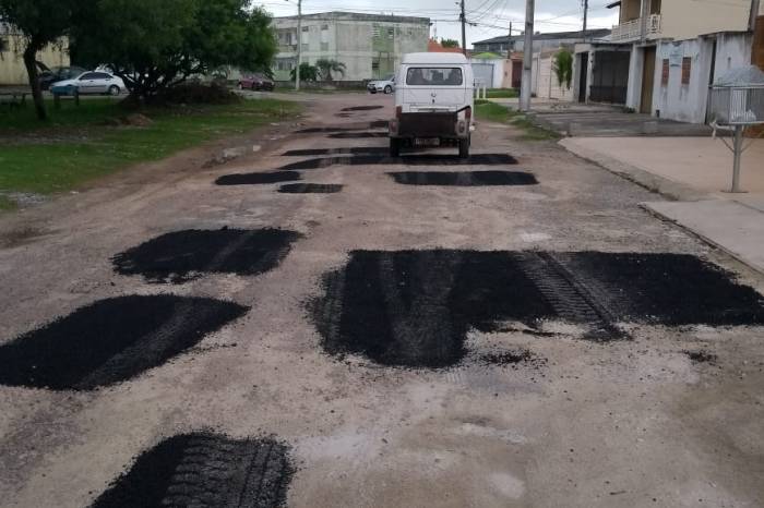 Equipes também atuam na rua Marcílio Dias e avenida Fernando Osório