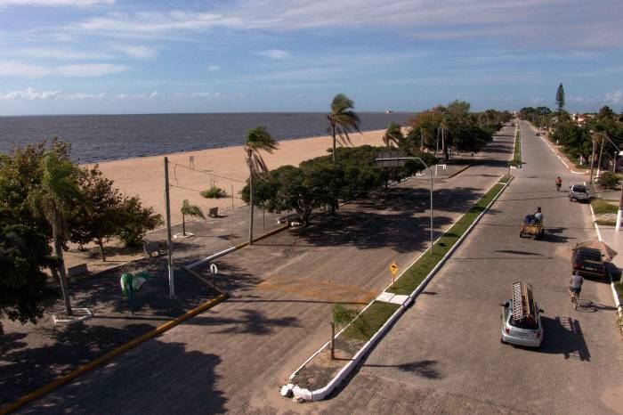 Atividades de comércio de alimentos nas praias do Laranjal só serão permitidas com autorização da Prefeitura