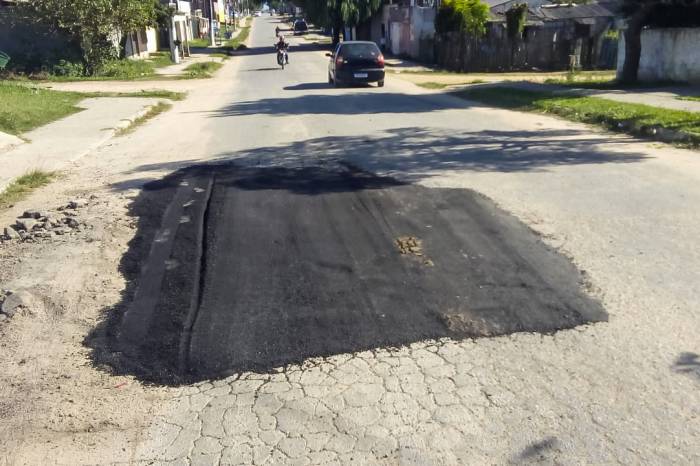 Equipes atuam também em rua do Areal, com grande fluxo de veículos