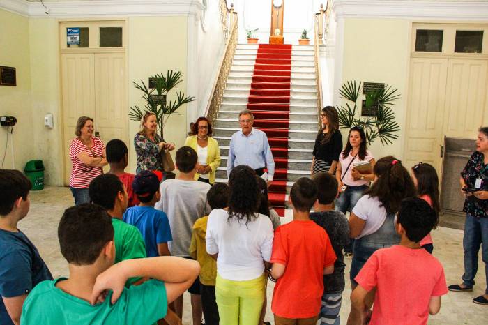 A visita é uma ação do projeto "Eu conheço Pelotas", desenvolvido pela guia de turismo Maria da Graça Brum Argoud