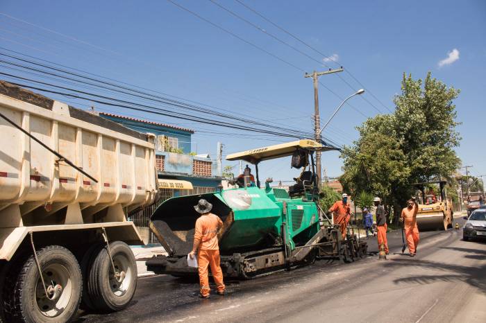 Empresa refaz o serviço, após Prefeitura identificar desgaste no asfalto aplicado. Cerca de 500 toneladas de material serão utilizadas