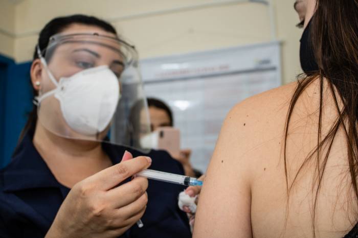 Pelotas terá força-tarefa no fim de semana para ampliar vacinação
