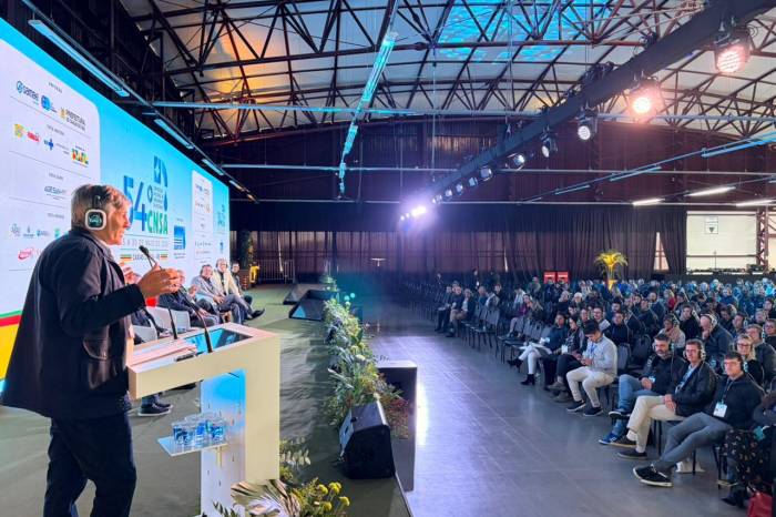 Marroni defende gestão pública eficiente em congresso nacional de saneamento