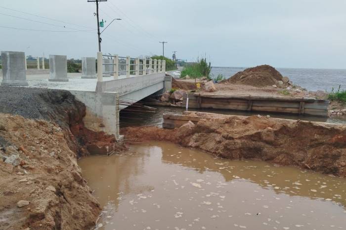 Ponte de concreto da Colônia Z3 está próxima de ser finalizada
