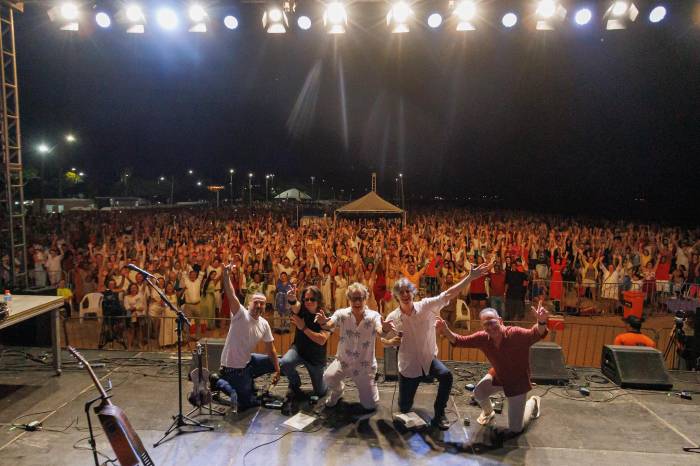 Milhares celebram a chegada de 2026 no Laranjal