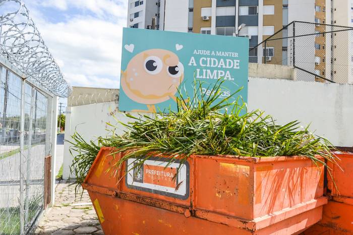 Nesta quarta, moradores podem colocar lixo e resíduos em frente às residências para coleta
