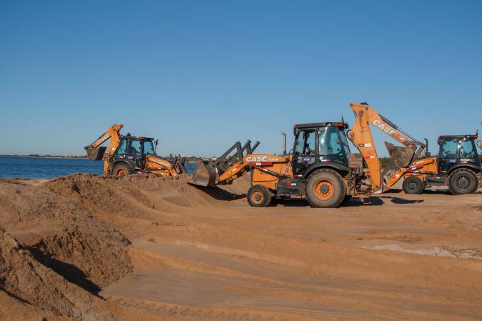Prefeitura mantém quebra-ondas na faixa de areia do Laranjal