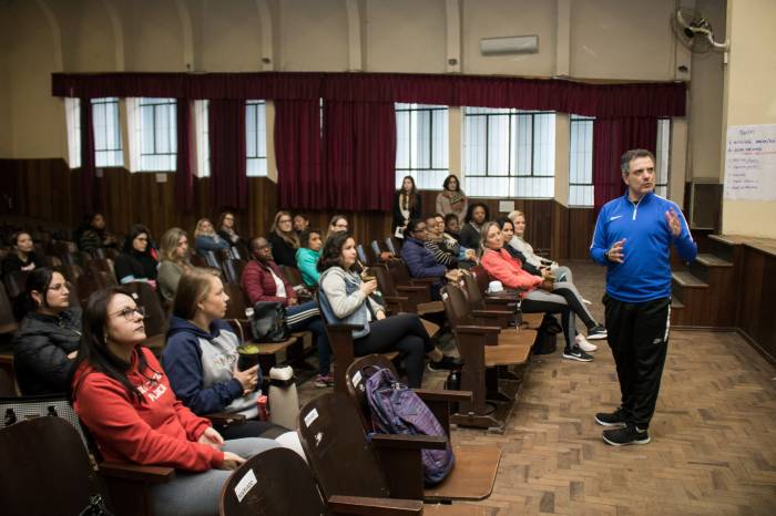 Quarenta professores de Educação Infantil e Educação Física do Município participam da formação do Instituto Esporte e Educação