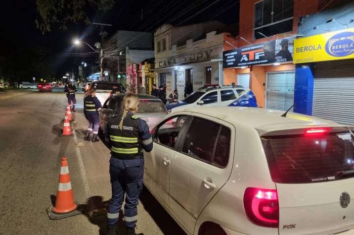 No mês de abril, convênio foi retomado e agentes de trânsito fiscalizaram áreas de movimento para garantir segurança