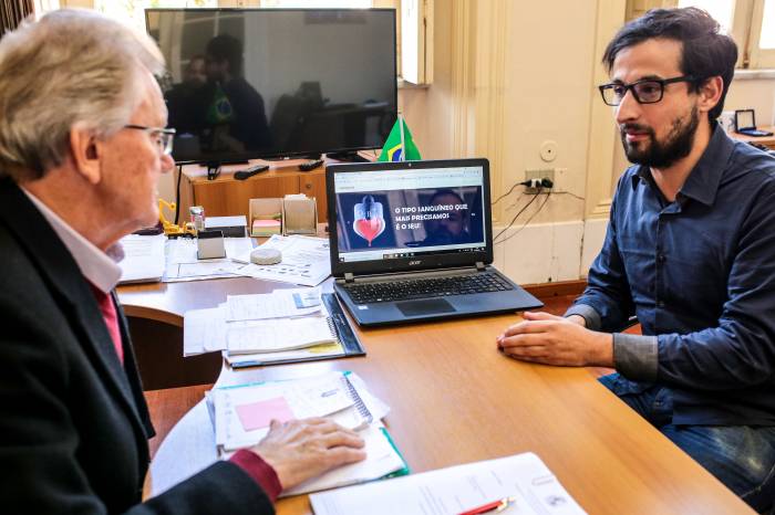 Acadêmico de Sistemas de Informação apresentou o projeto ao prefeito em exercício