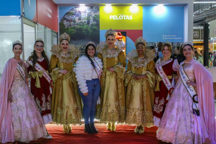 A visita divulga a abertura das festas tradicionais e a exposição do trabalho dos agricultores