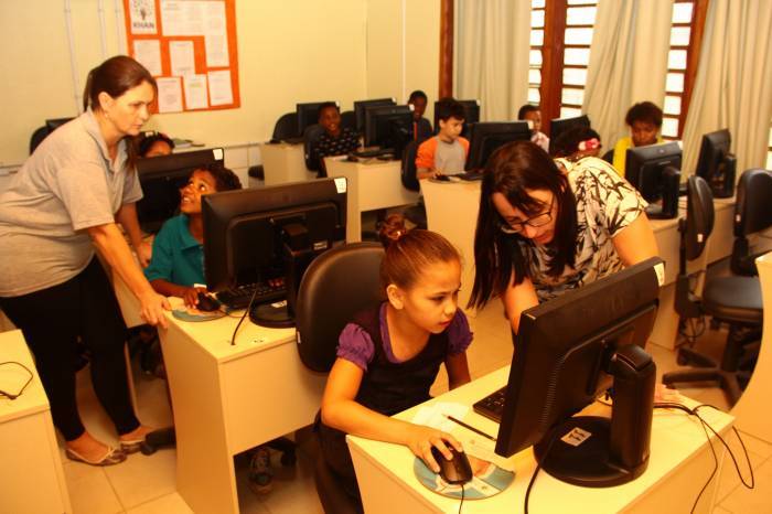 Ideia é estimular o aprendizado, por meio da plataforma online Khan Academy – implantada em 32 educandários do Município