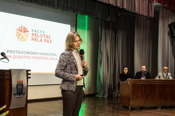 Paula foi uma das participantes do 2º Fórum Prisão, Universidade e Comunidade: Presídio Regional de Pelotas, realizado no auditório Dom Antônio Zattera